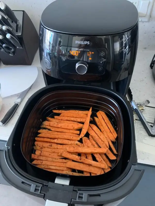 Celebrate with Us Anniversary Limited-Time & Limited-Quantity Deal AED د.إ99:Philips Premium Airfryer XXL with Fat Reduction Technology, 3 lb / 7-quart capacity, Rapid Air... - Image 9